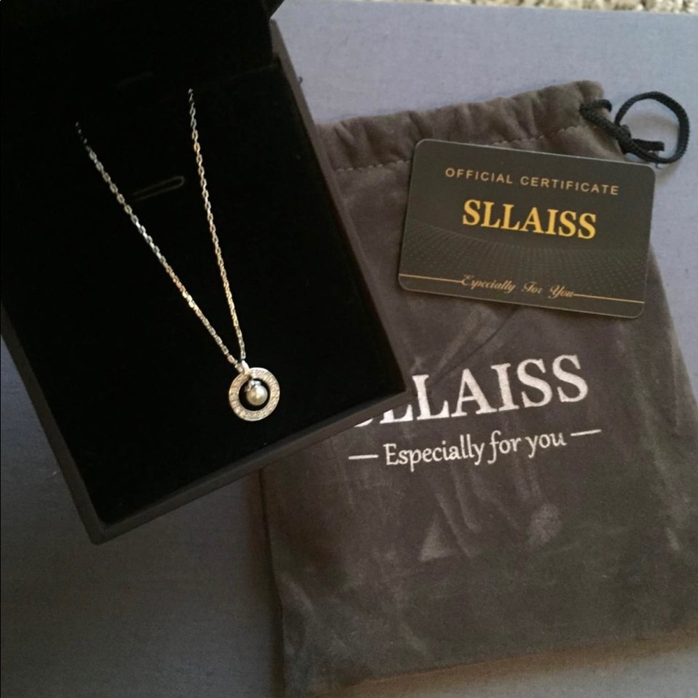 Circle Pearl Pendant Necklace for Women Silver crafted in 14k Gold Swarovski - Picture 4 of 12